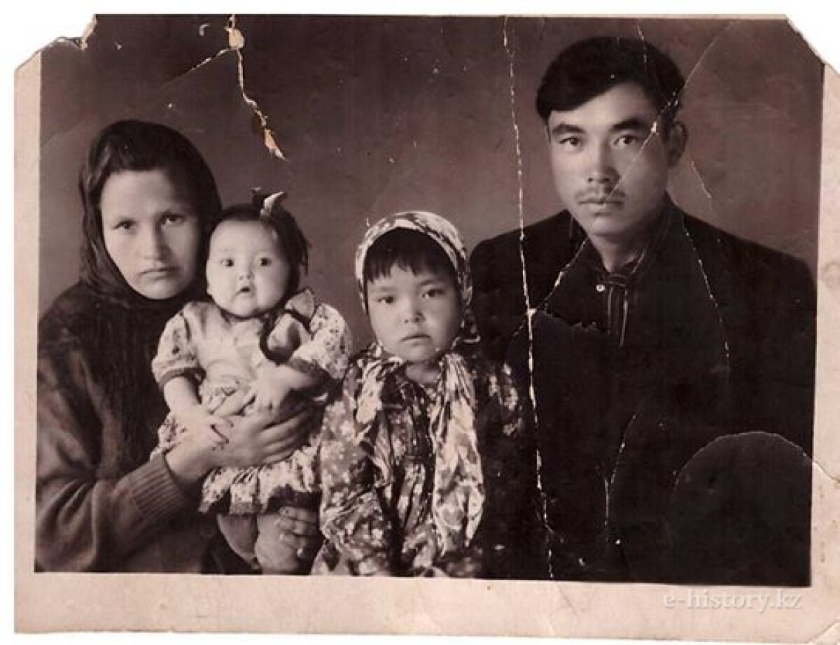 The story of one photo. The Ayteevs - e-history.kz