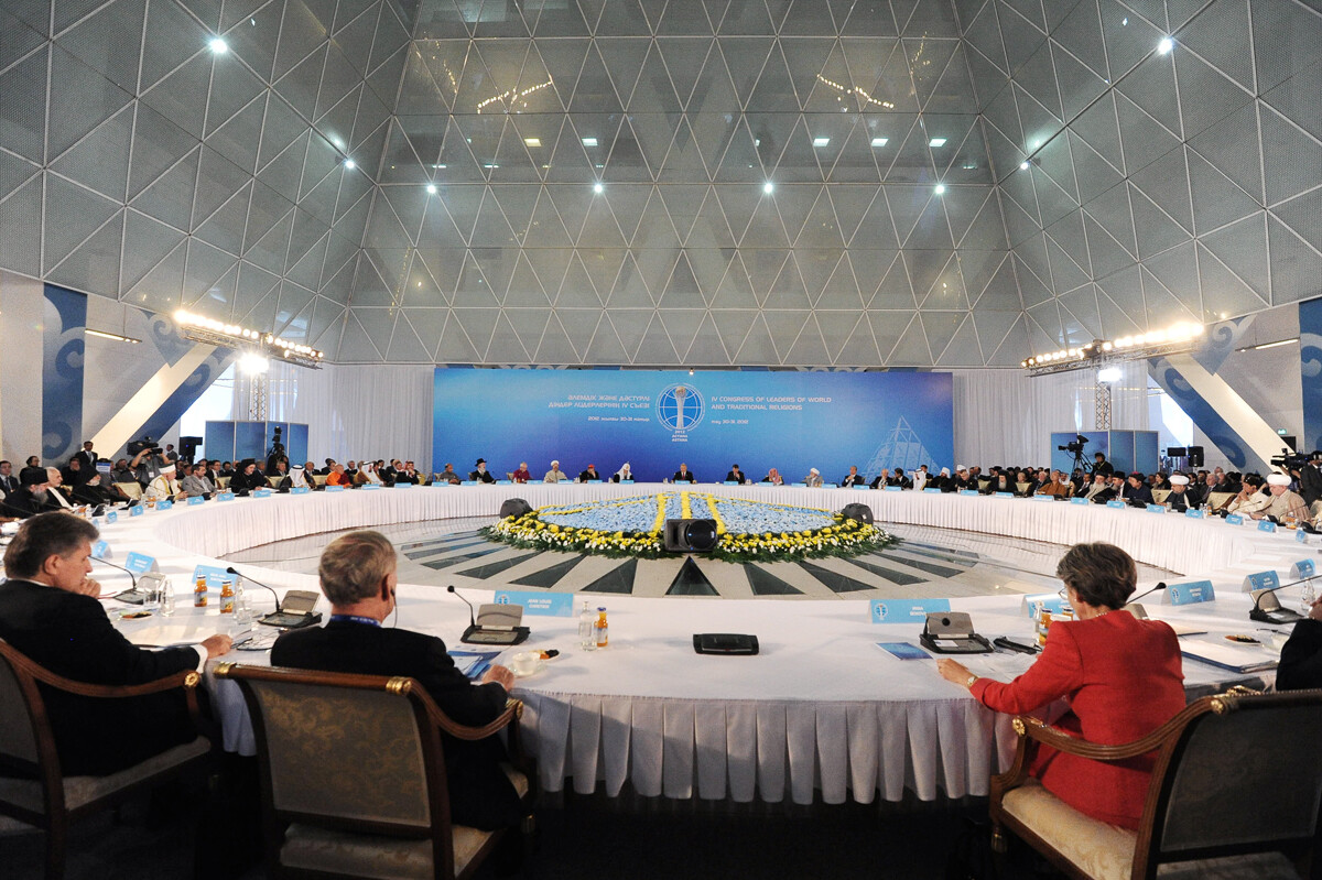 Nursultan Nazarbayev and Kazakhstan model of world and accord - e-history.kz