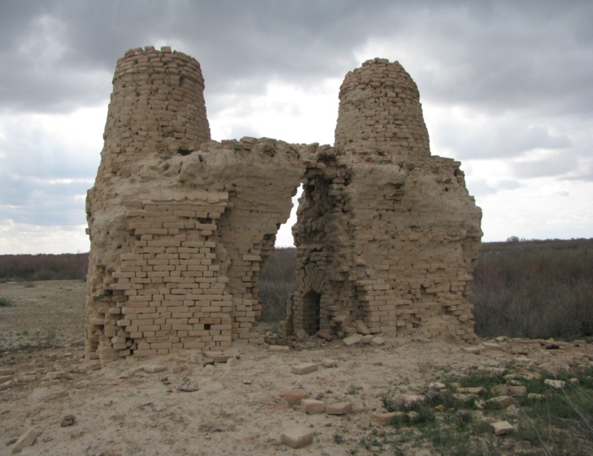 The burial of the brave batyrs in the region of Zhulek - e-history.kz