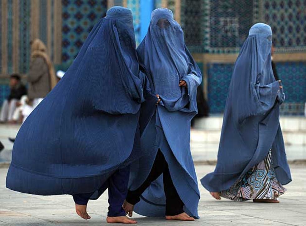 IN8778281Burqa-clad-women-w.jpeg